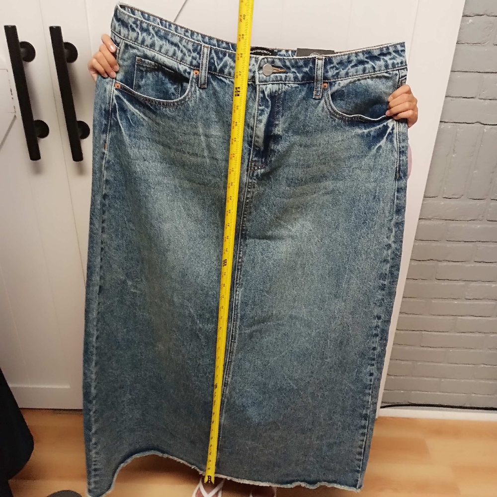 Denim maxi skirt with Frayed Hem - Picture 3 of 5